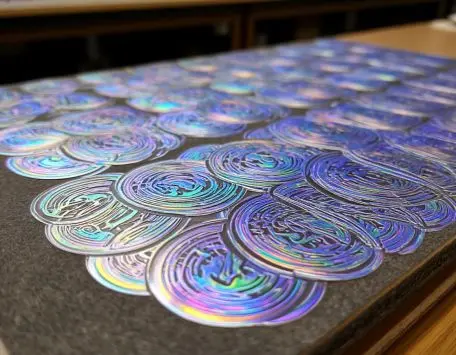 Голографические наклейки